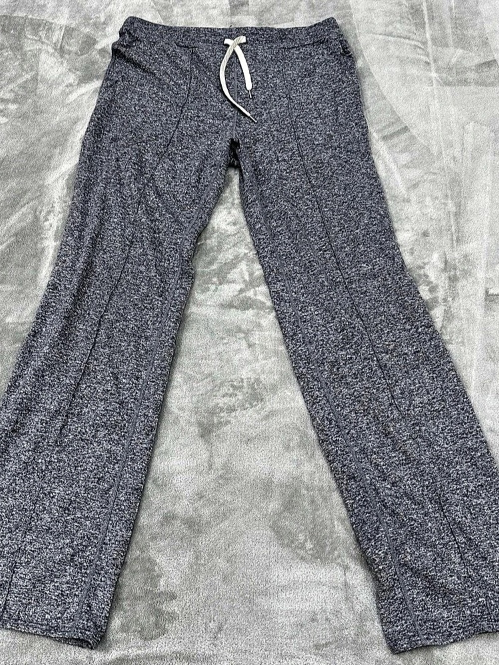 Vuori Halo Essential Wide Leg Pants womens size Medium Gray Heathered casual